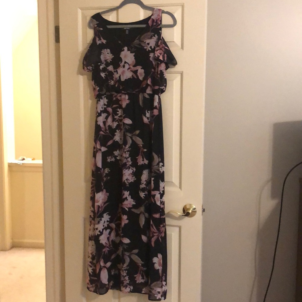 Nine West cold shoulder maxi dress